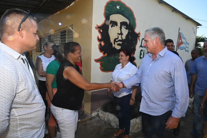 El dignatario habló sobre la motivación consistente en darle seguimiento «a toda la recuperación en Pinar del Río». Foto: Estudios Revolución
